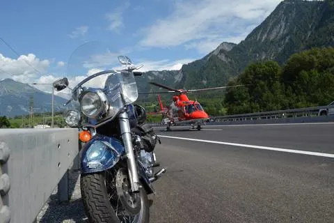 Trimmis GR - Motorradfahrer überlebt Selbstunfall nicht