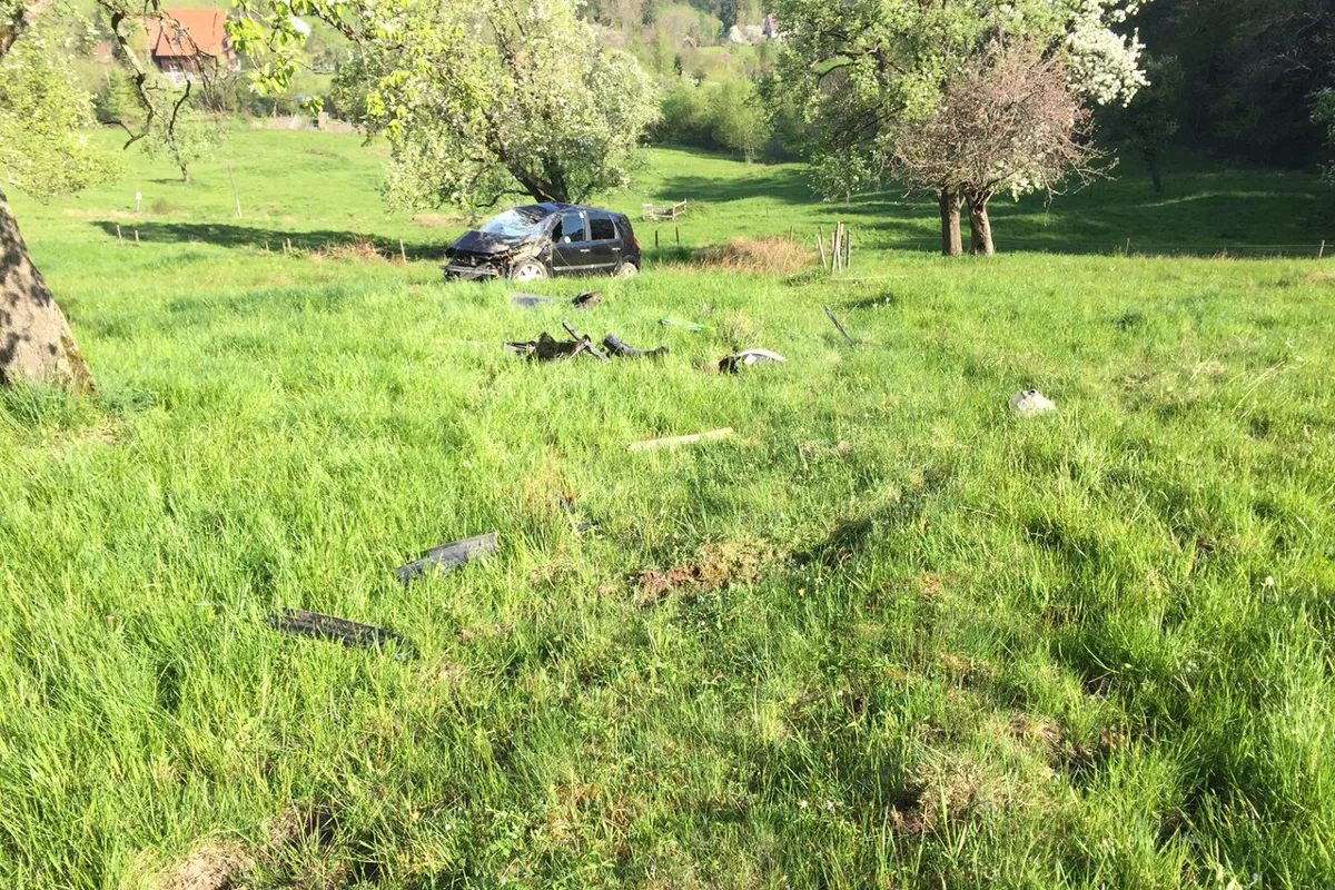 Auto macht sich in Wolfhalden selbständig