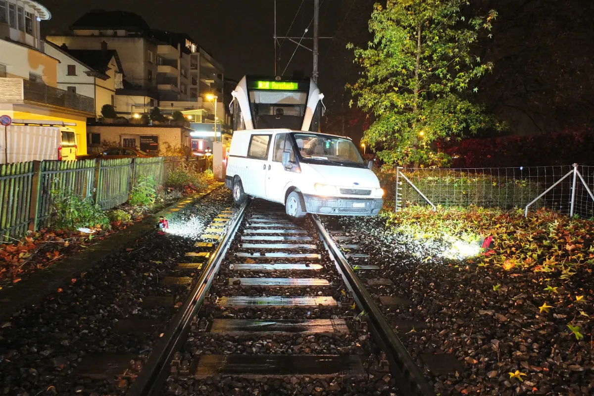 Rorschach SG: Kollision zwischen Zug und Lieferwagen