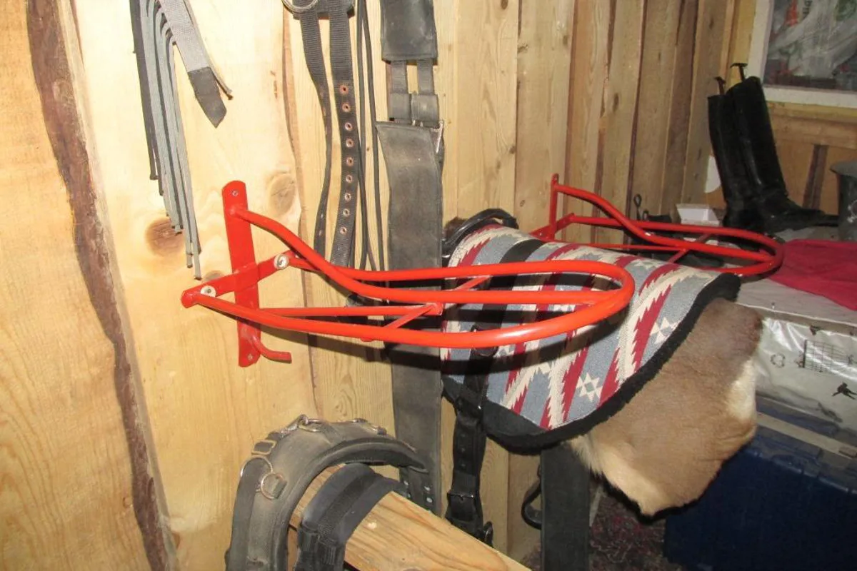 Bilten GL - In Reitstall eingeschlichen - Zeugenaufruf