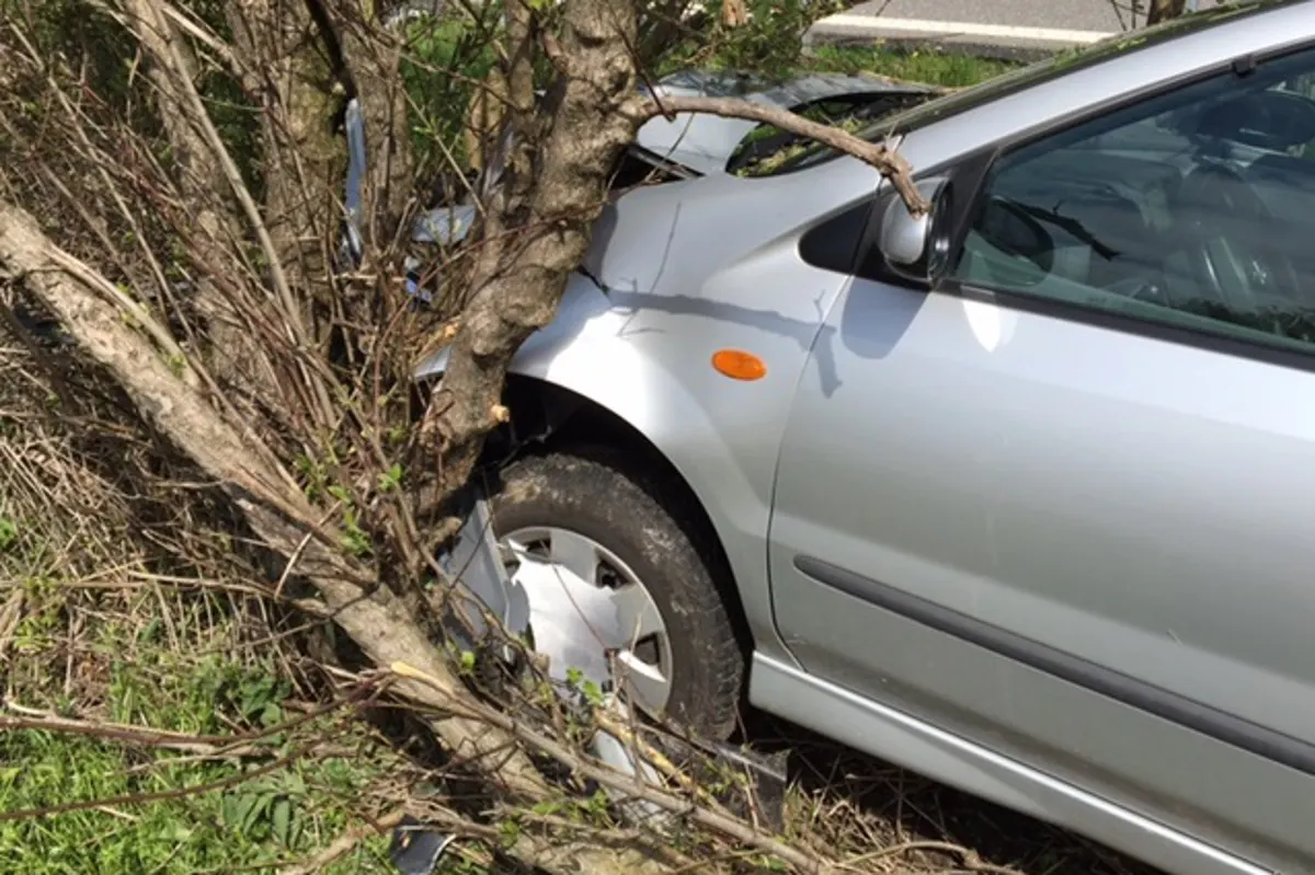 Alleincrash auf der A3 in Mollis
