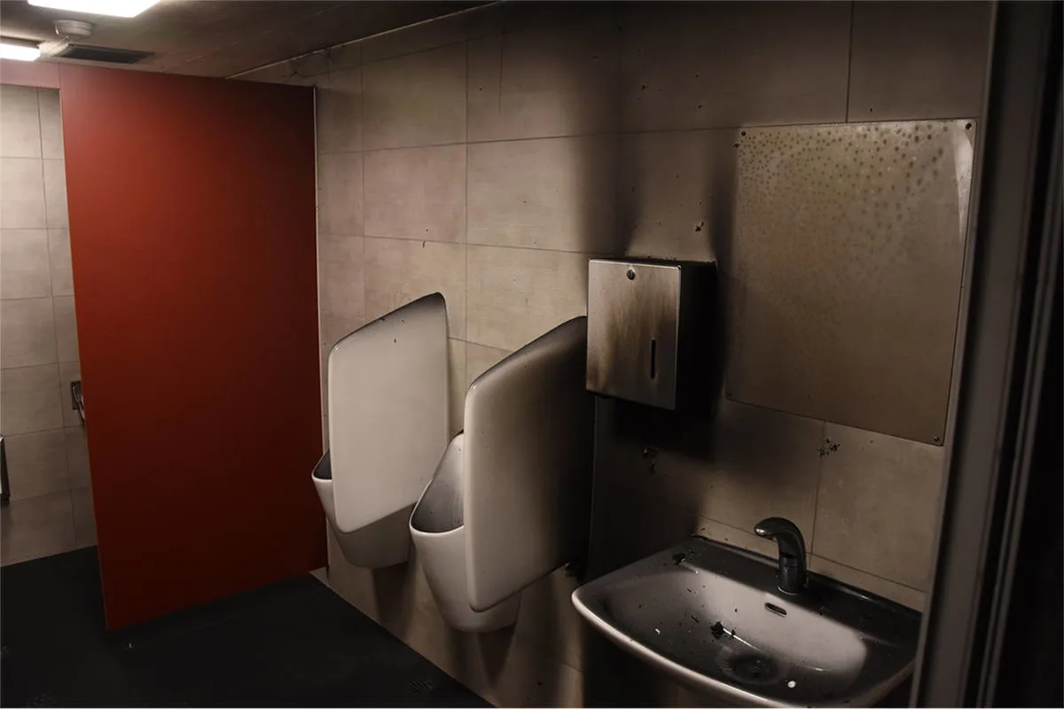 Eschenbach SG - Feuer in öffentlichem WC – Zeugenaufruf