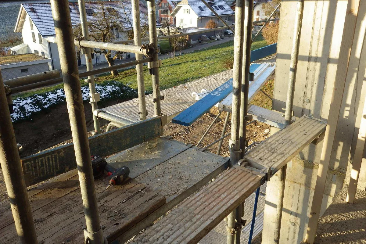 Tafers: Arbeiter stürzt 3,5 Meter in die Tiefe