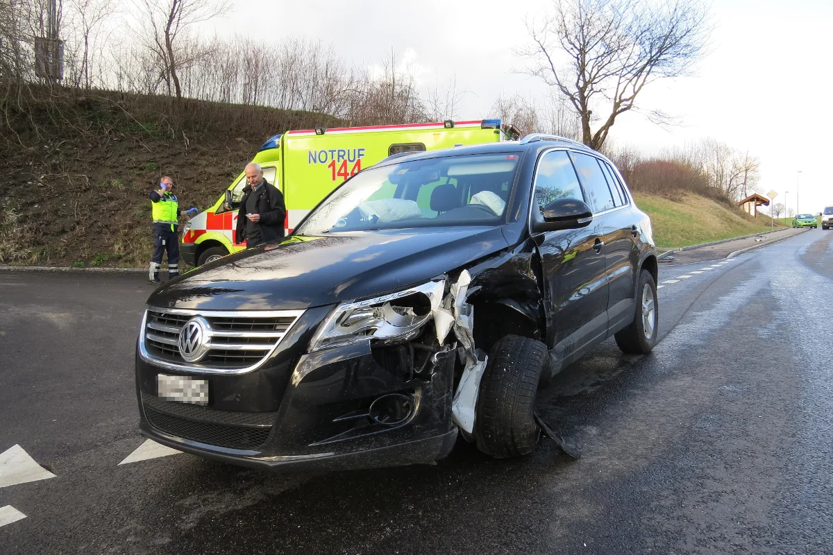 Überholmanöver in Densbüren endet in Frontalcrash