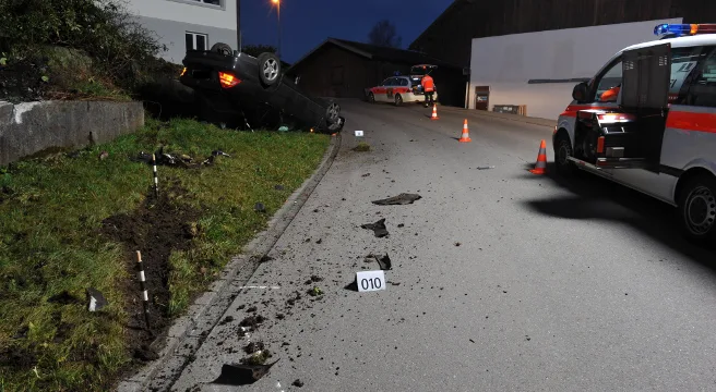 Forch: Drei Personen nach Unfall verletzt