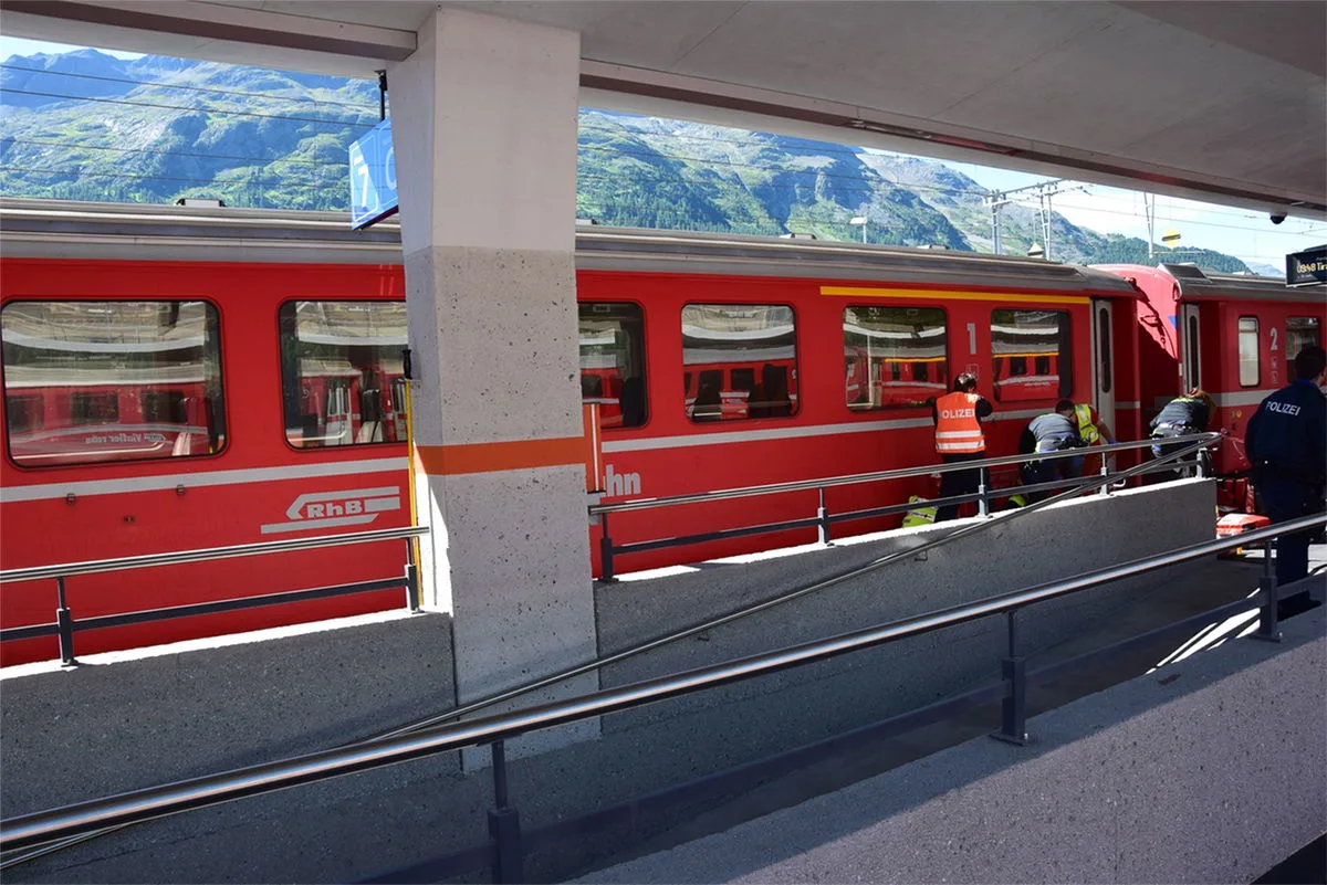 St. Moritz GR - Unfall am Bahnhof St. Moritz fordert eine Schwerverletzte