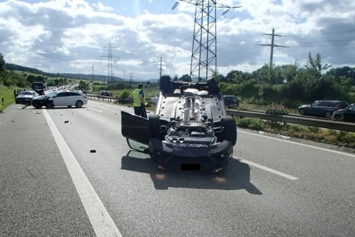 Zeiningen AG - Zwei Verletzte und Rückstau auf der A3