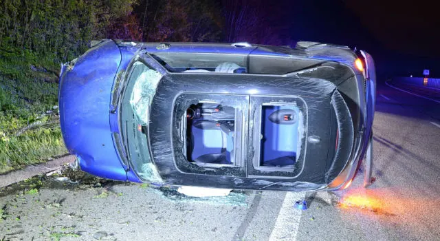Arisdorf: Autofahrer nach Sekundenschlaf verletzt