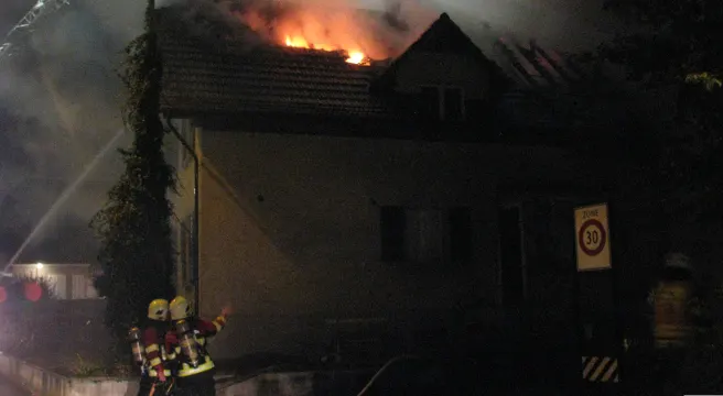 Feuer in Niederlenz richtet grossen Schaden an