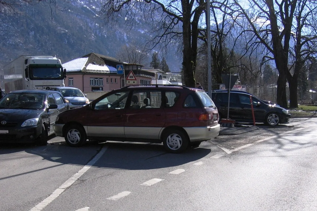Unfall mit Sachschadenfolge in Glarus