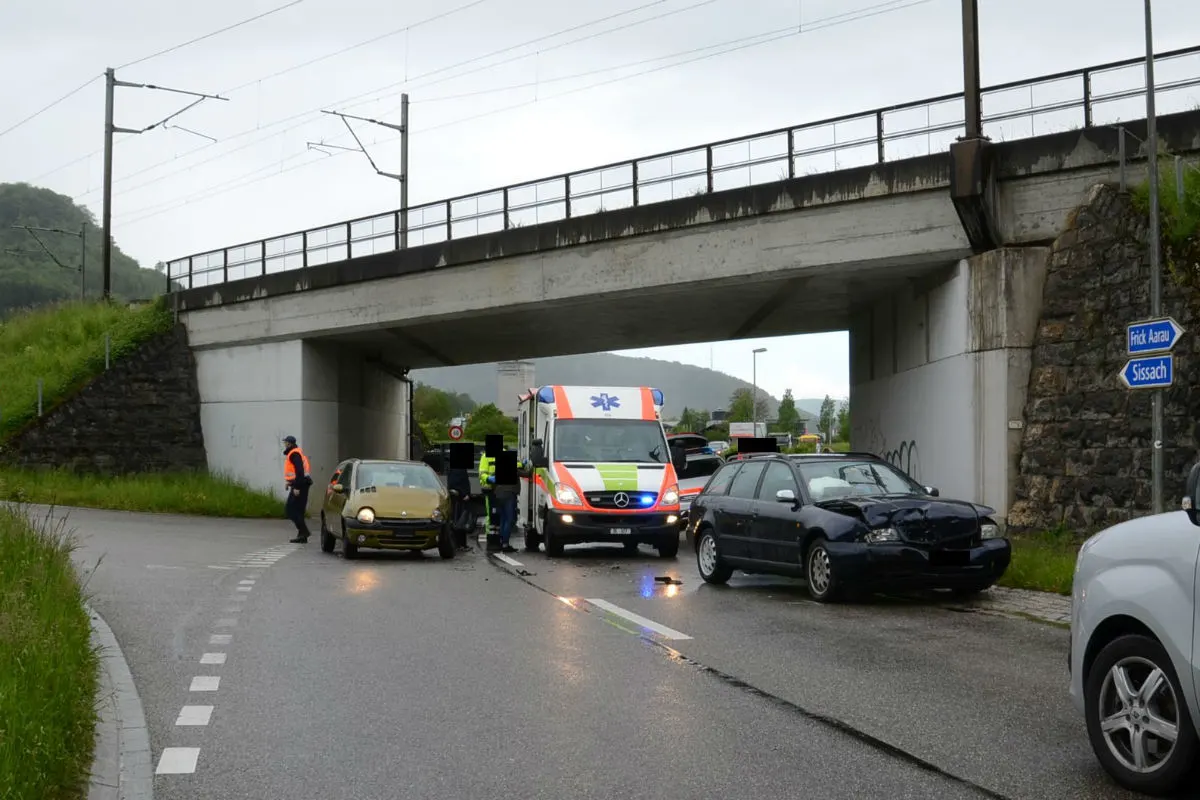 Böckten BL: Verkehrsunfall fordert drei Verletzte