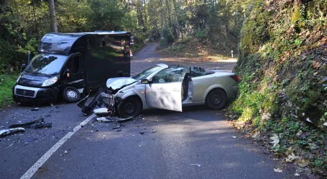 Vier Verletzte bei Crash in Seewen