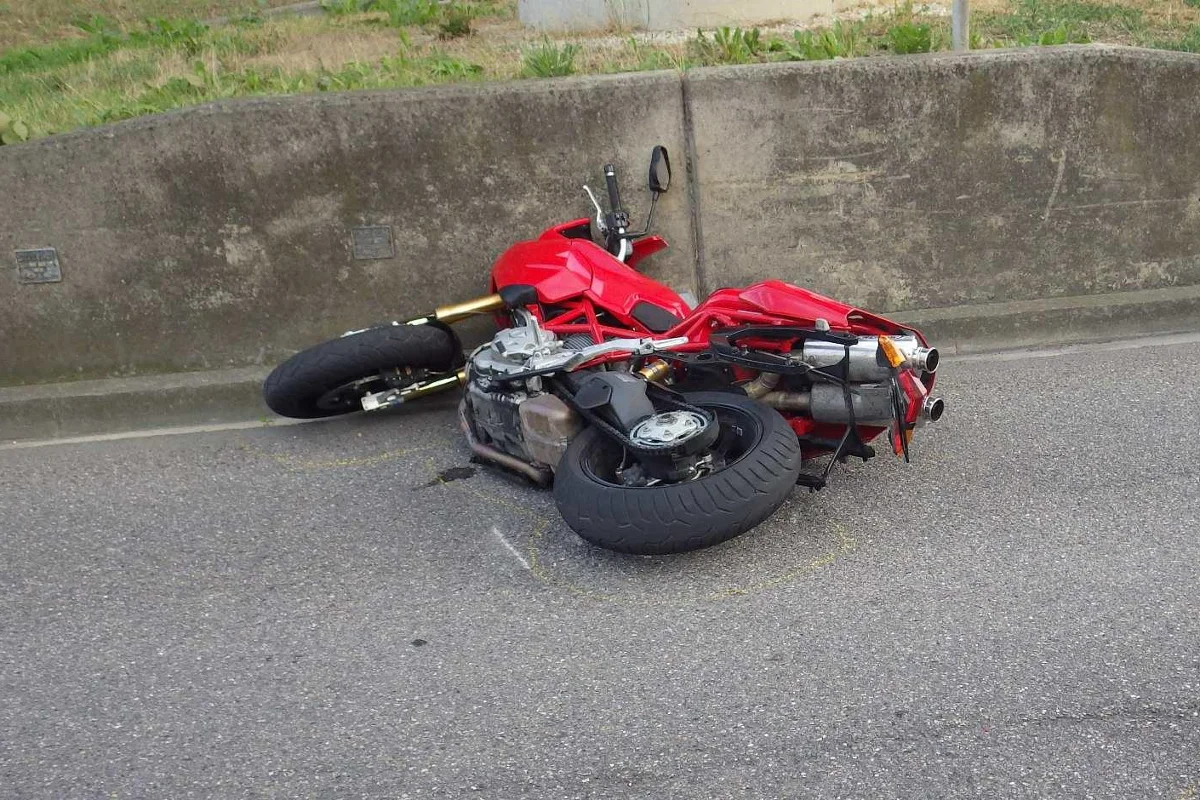 Verkehrsunfall in Flamatt fordert einen verletzten Motorradfahrer