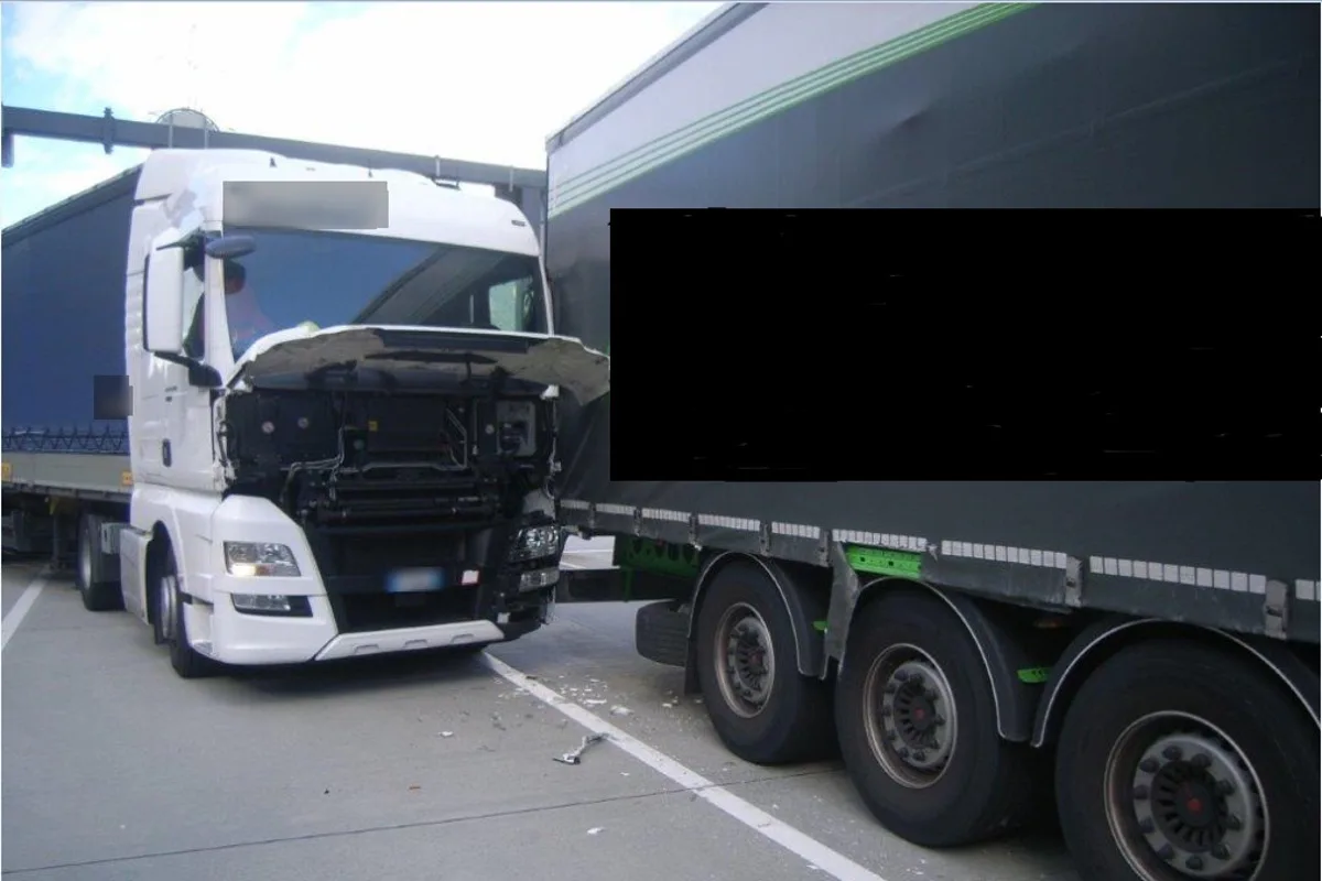Erstfeld UR - Crash auf dem Gelände des Schwerverkehrszentrums