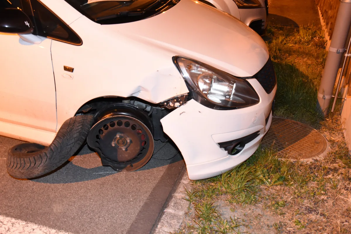 Autobrand in Grabs - Fahrer rettet Vieh
