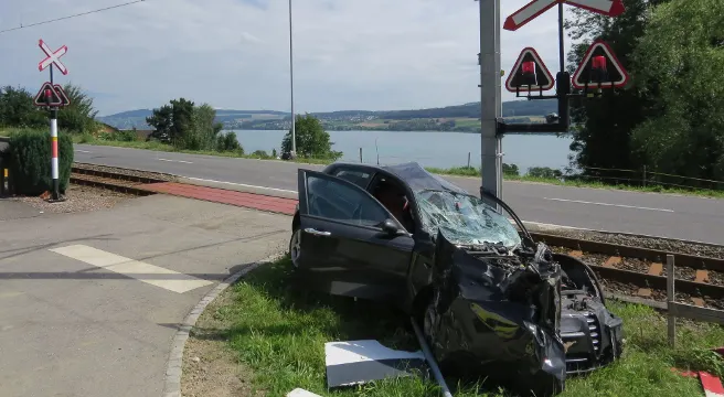 Heftiger Crash mit Seetalbahn in Beinwil am See