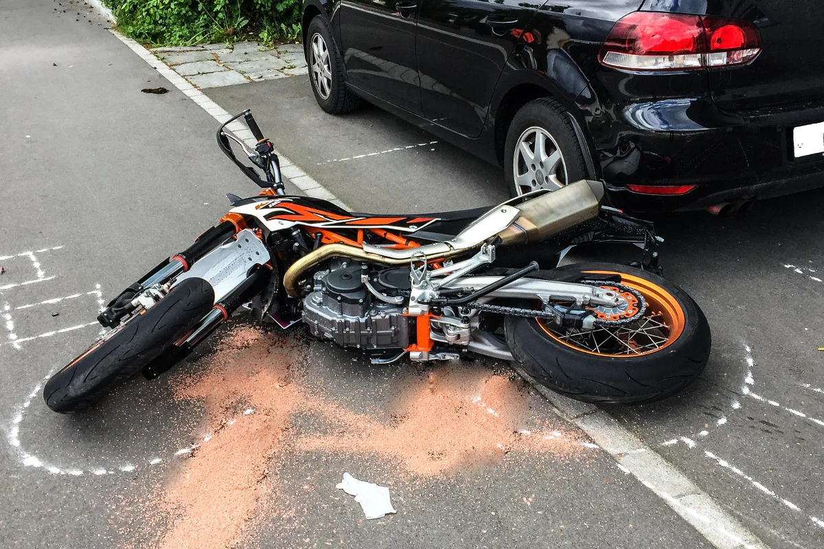 Rümlang ZH - Motorradfahrer nach Sturz schwer verletzt