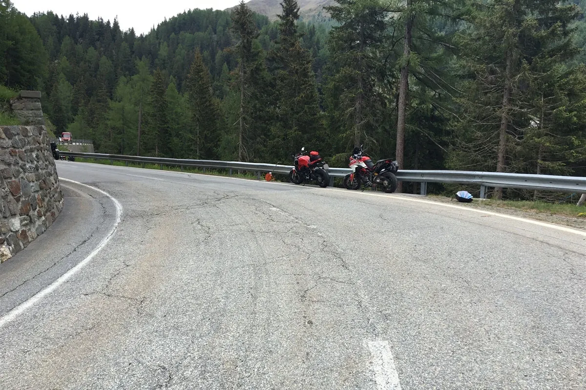 Poschiavo GR - Motorradfahrer bei Selbstunfall verletzt