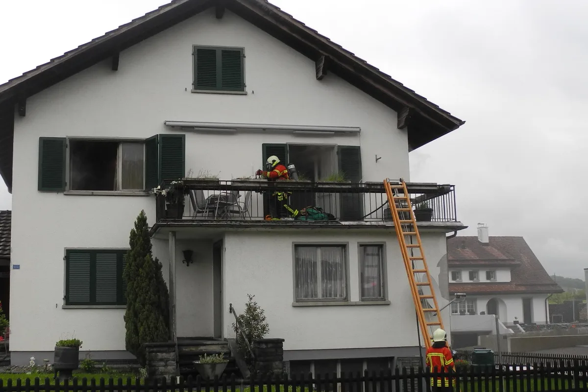 Sachschaden bei Wohnungsbrand in Galgenen
