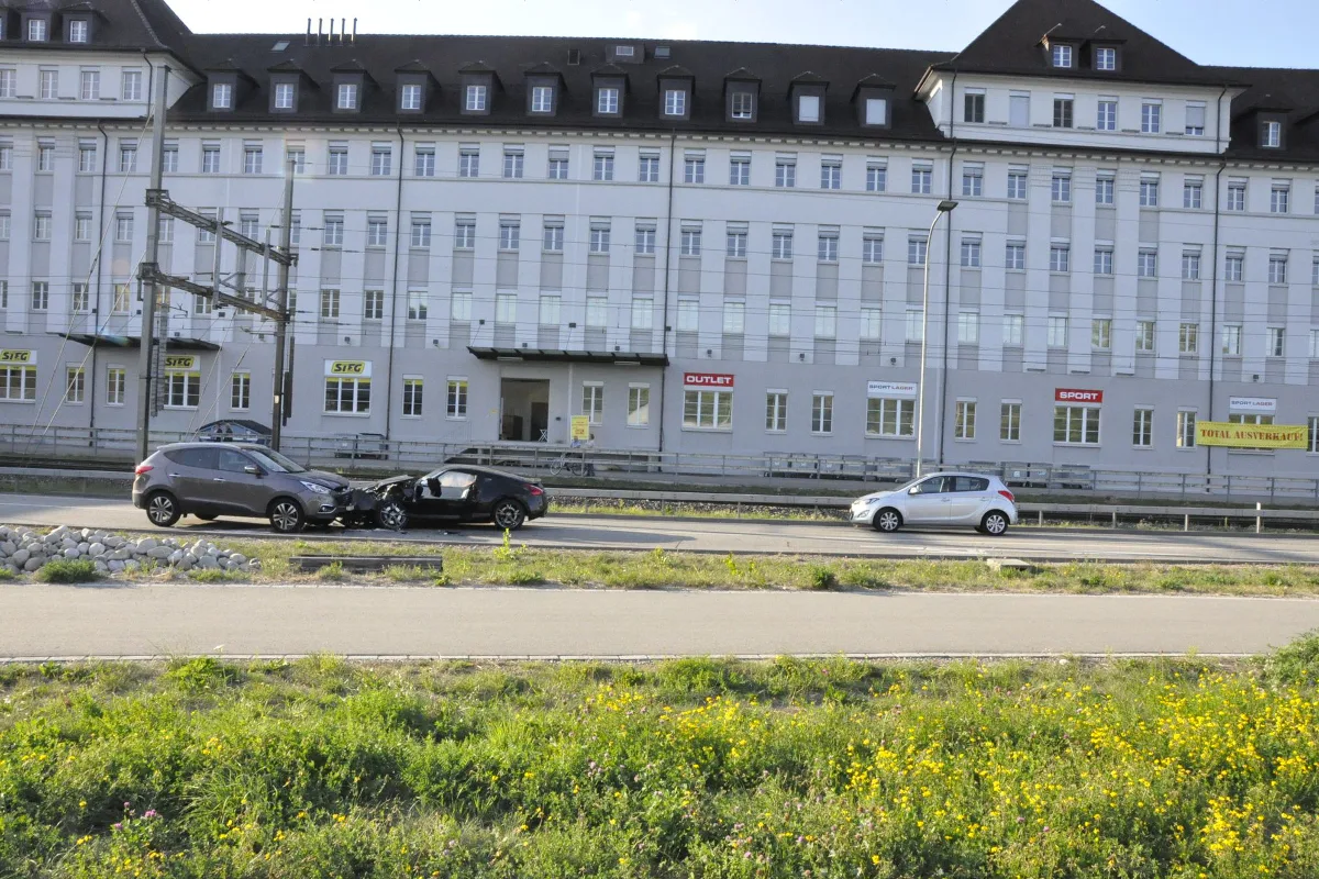Rotlicht überfahren! Kollision mit drei Autos in Olten