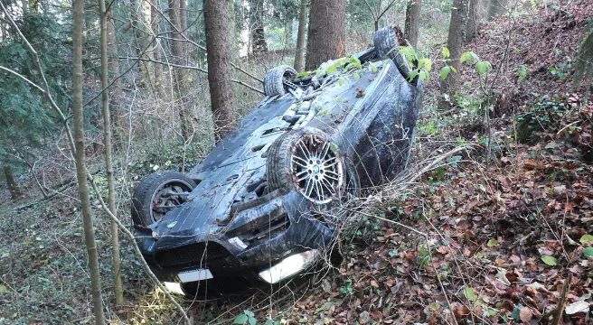 Spektakulärer Selbstunfall in Flawil