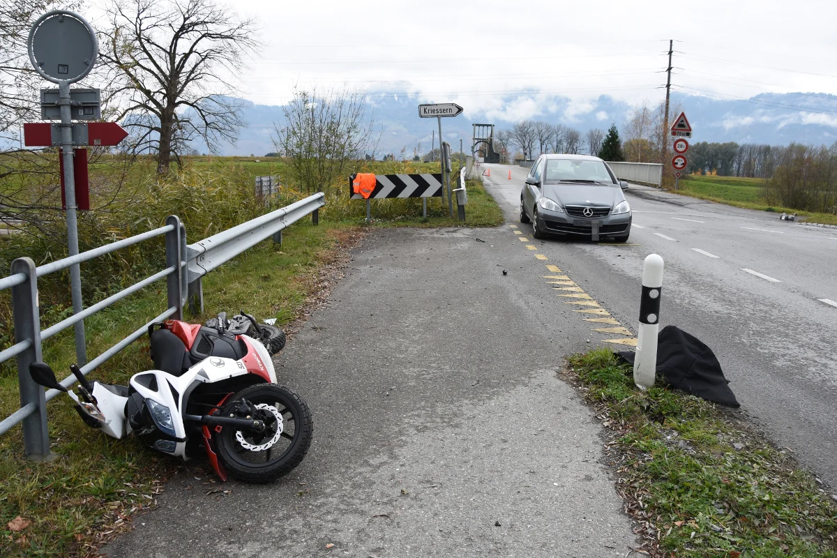 Diepoldsau SG - 17-Jährige bei Verkehrsunfall verletzt