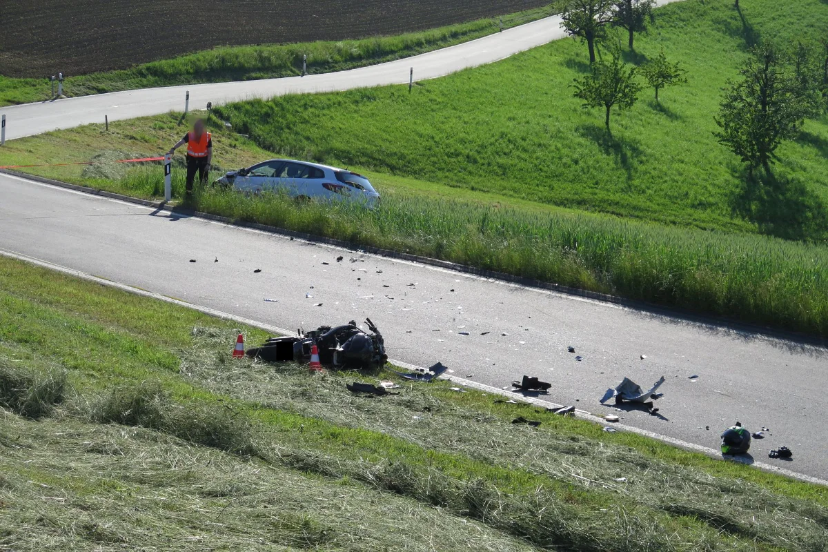 Frontalcrash in Bennwil fordert einen Verletzten 