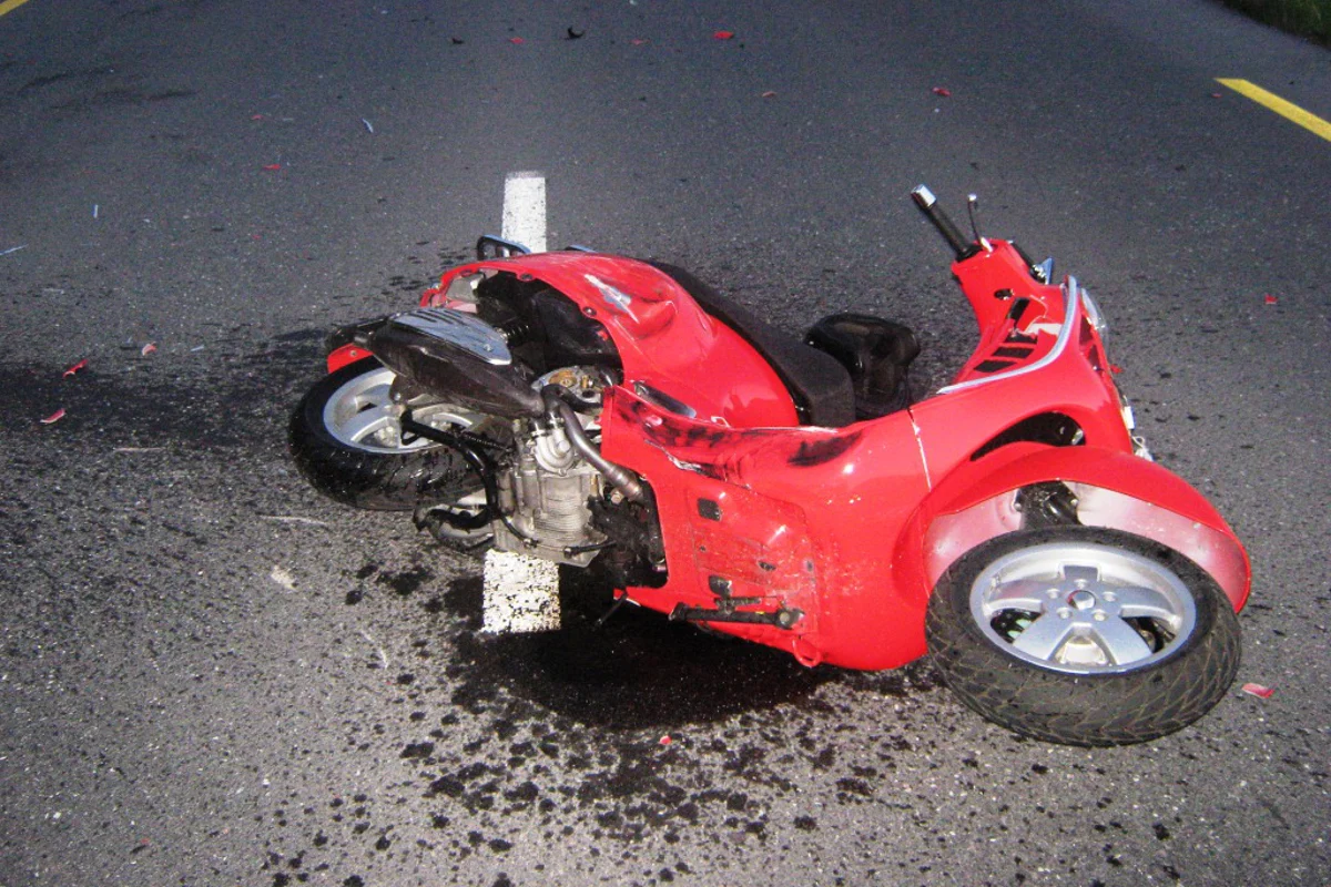 Kollision zwischen Motorrad und Auto in Niederurnen 