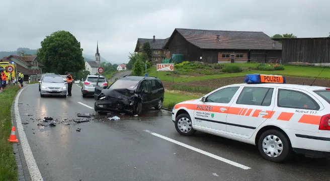 Frontalcrash in Lütisburg fordert zwei Verletzte