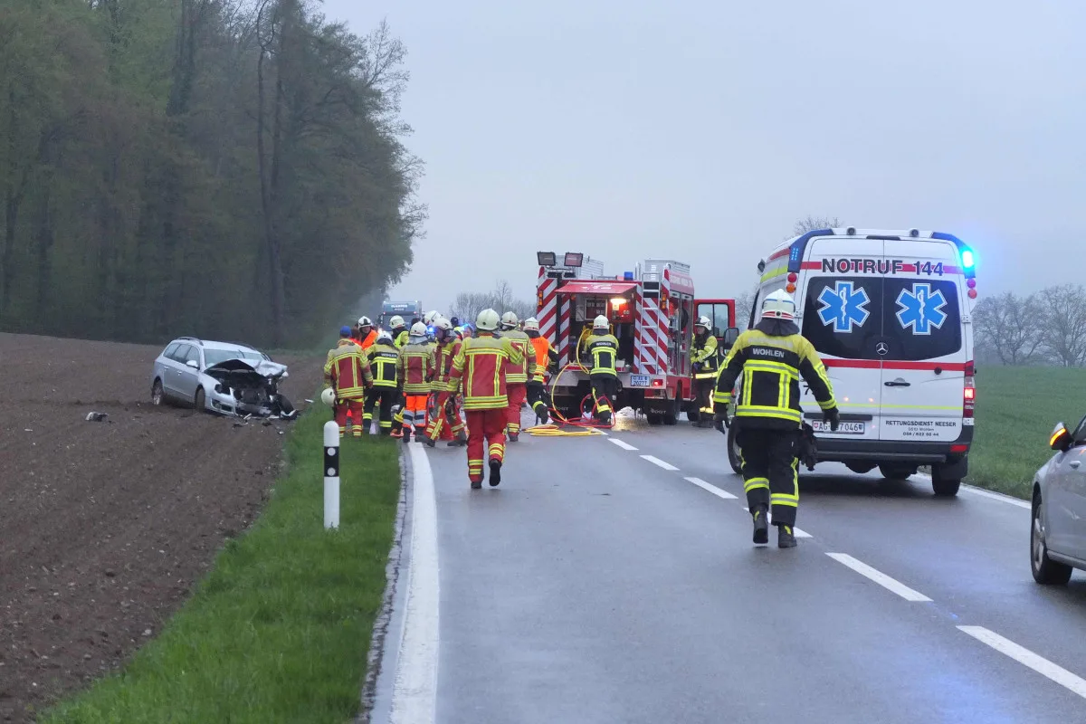 Heftiger Frontalcrash bei Meisterschwanden - zwei Verletzte