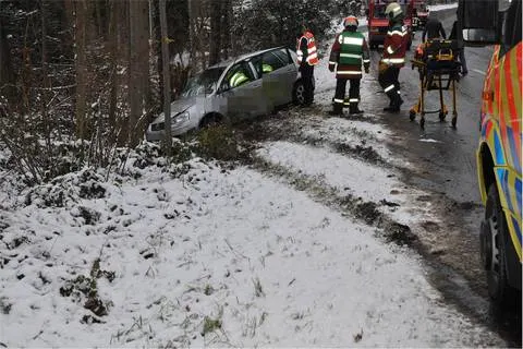 Solothurn / Balsthal / Starrkirch SO - Mehrere Fahrzeuge von der Strasse abgekommen