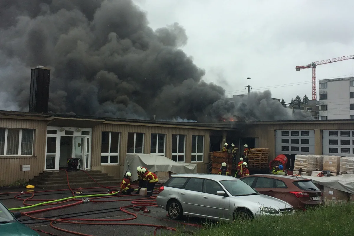 Einsiedeln: Feuer in Kerzenfabrik