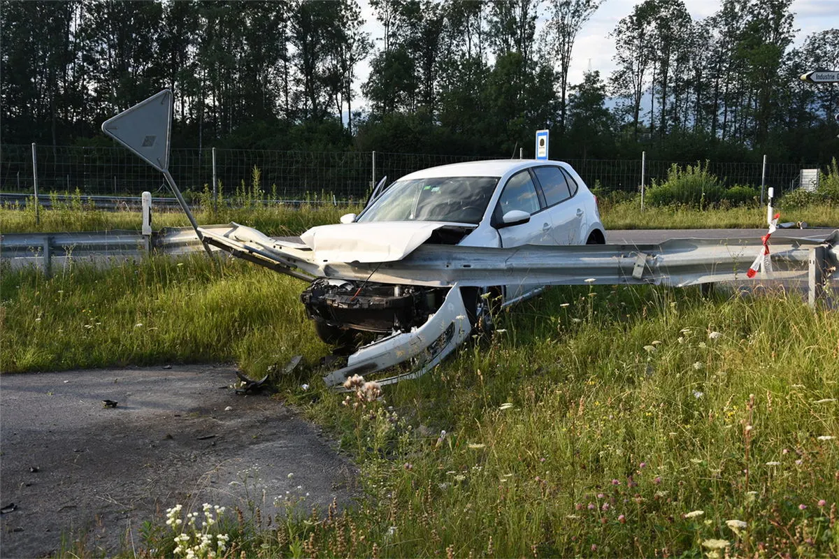 Oberriet SG - Wiesland in Brand geraten