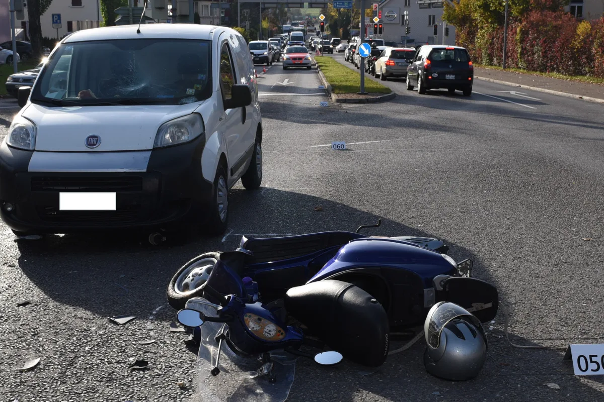Dietikon ZH - Rollerlenker bei Kollision schwer verletzt - Zeugenaufruf