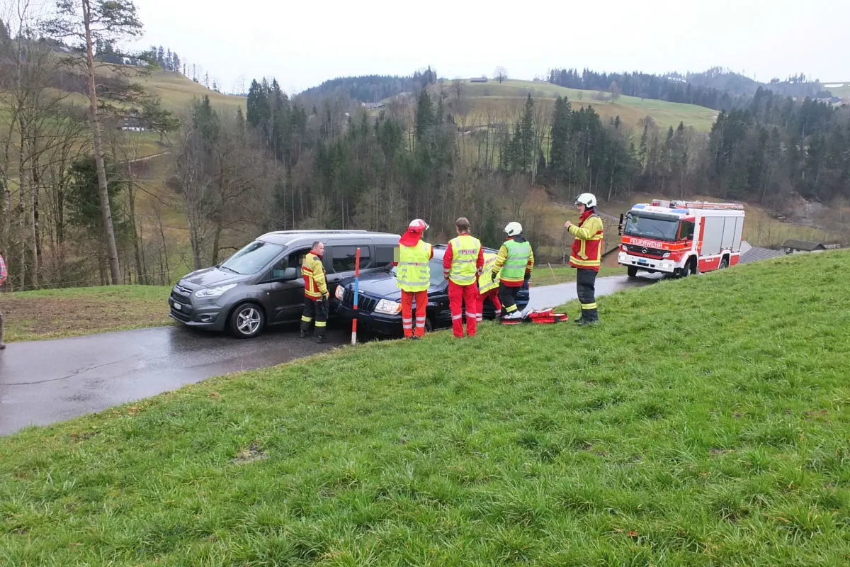 Mosnang SG - Auffahrkollision fordert Verletzte