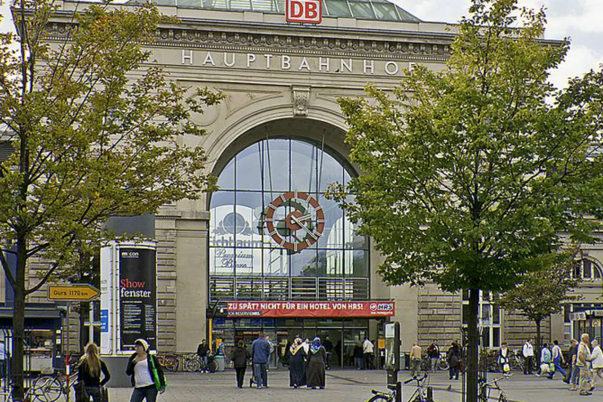 Karlsruhe BW - Junge Frau sexuell belästigt 
