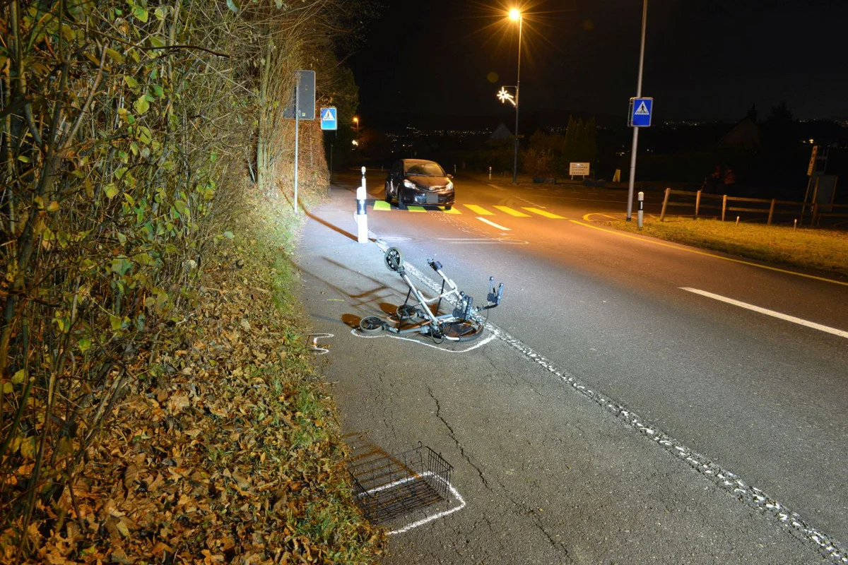 Bergdietikon AG - Fussgängerin von Auto erfasst - Zeugenaufruf