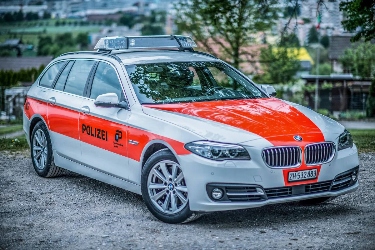 Zollikerberg ZH - Motorrad-Gangstern misslingt Raub - Zeugenaufruf