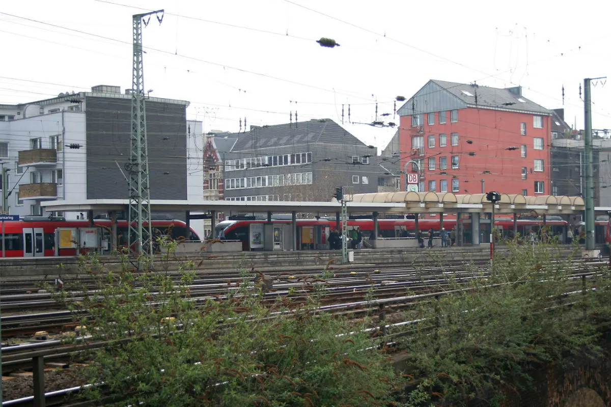 Köln NRW - Mann bei Zugunfall lebensgefährlich verletzt