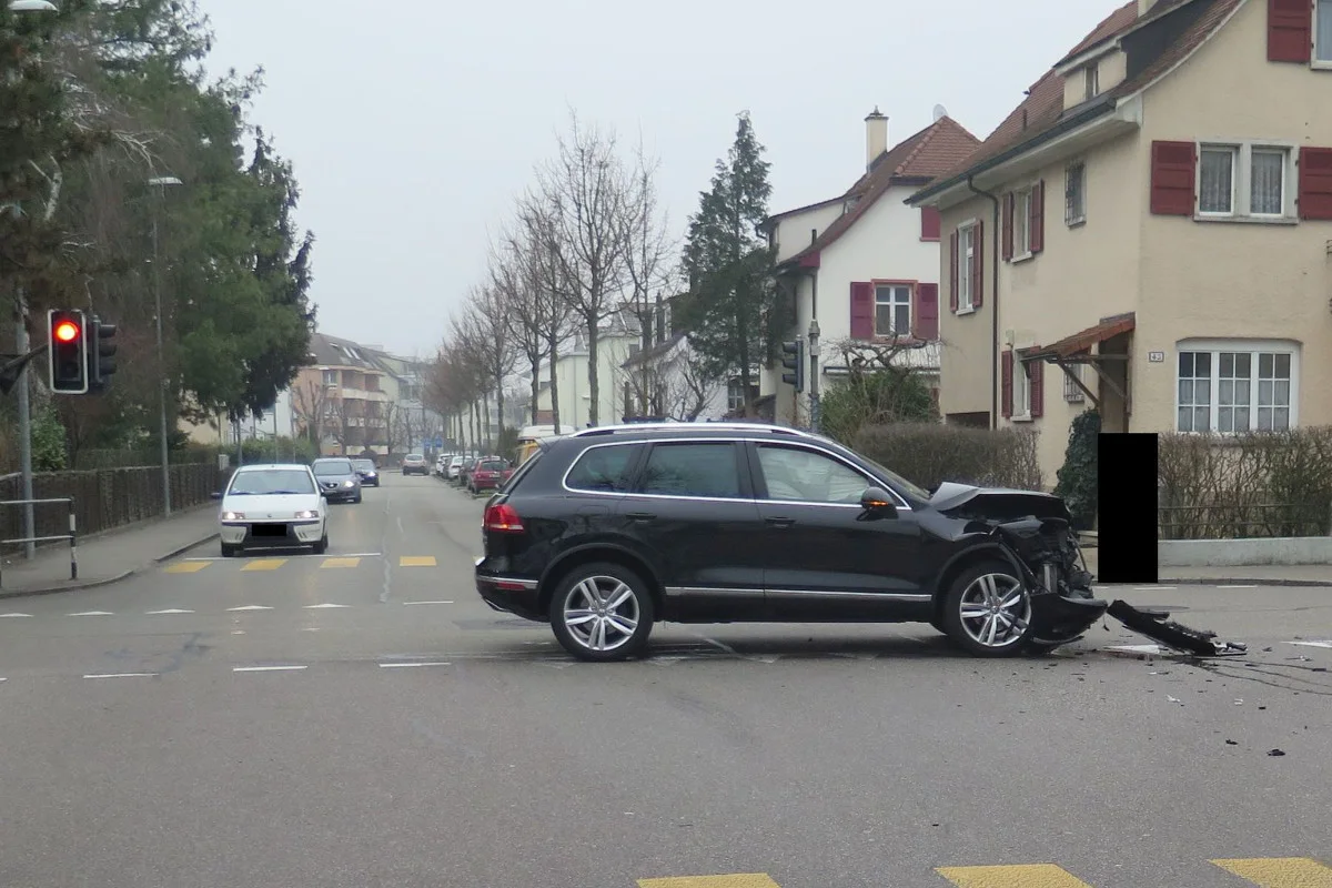 Heftiger Crash auf Allschwiler Kreuzung