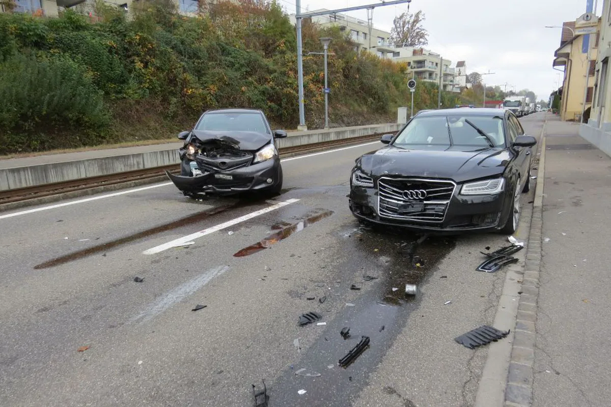 Birrwil AG - Autos frontal zusammengestossen