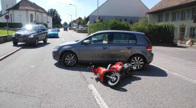 Rollerfahrerin in Gunzgen mit Auto kollidiert