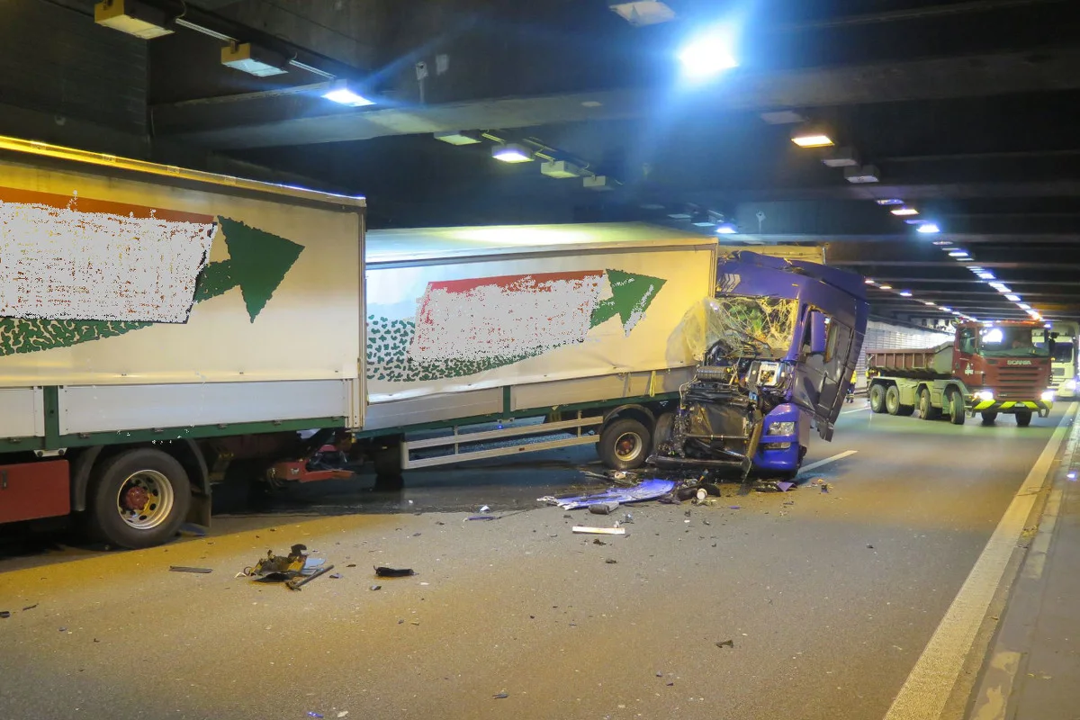 Muttenz BL - Totalsperrung der A2 nach Lastwagen-Crash