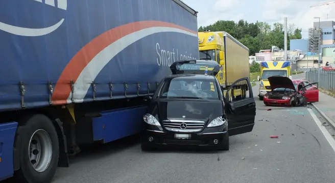 Frontalcrash in Bazenheid fordert Verletzten