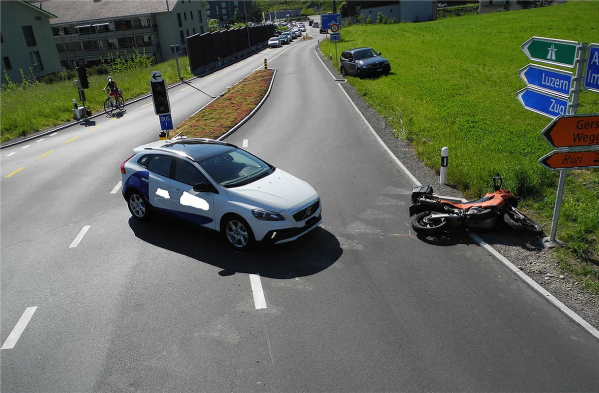 Immensee SZ - Verletzter Motorradfahrer nach Kollision mit PKW