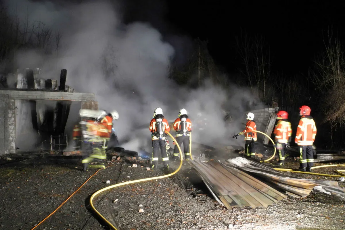 Galgenen: Lagergebäude brennt nieder