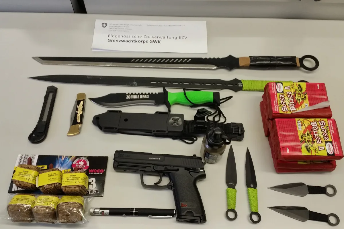 Diessenhofen: Auto voller Waffen an der Grenze gestoppt