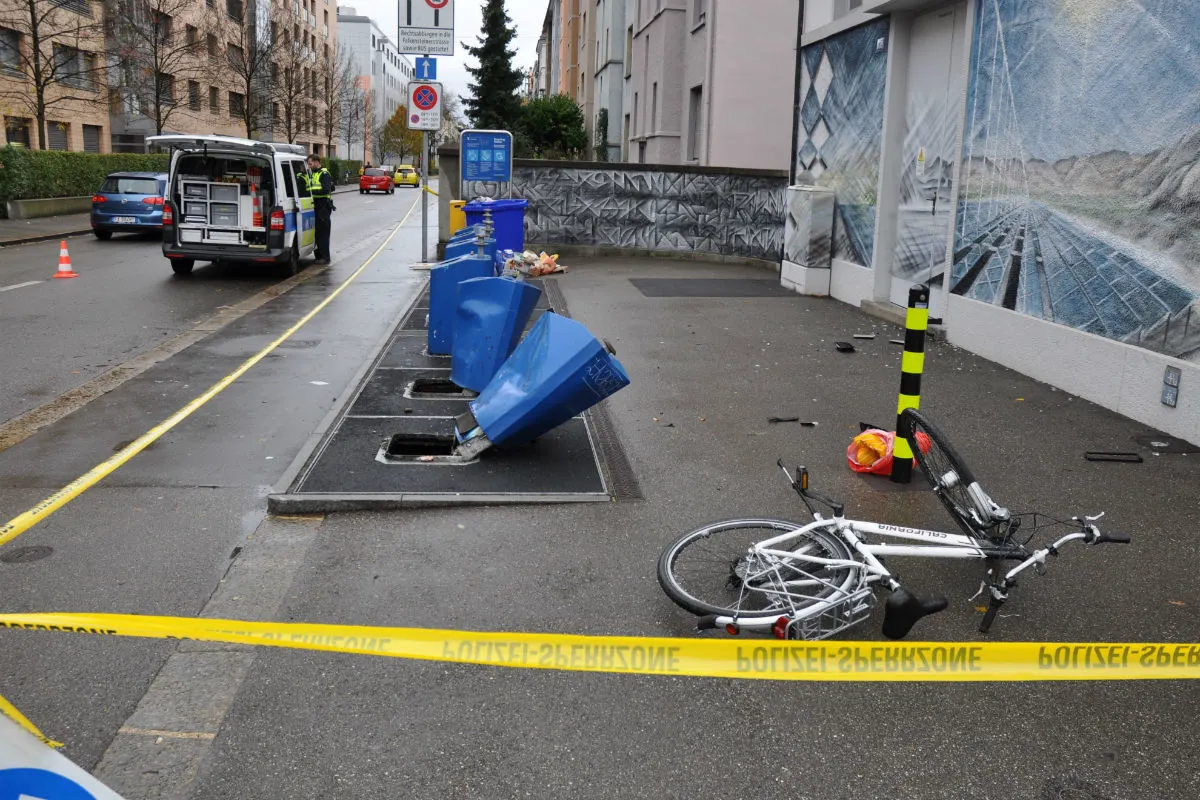 Zeugenaufruf aus Basel: Fahrerflucht nach grossem Schaden