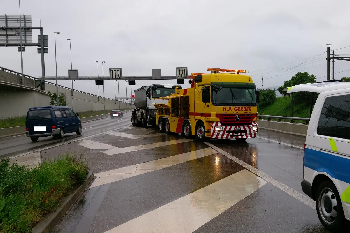 Wegen Unfällen: Grosse Behinderungen auf den Basler Strassen