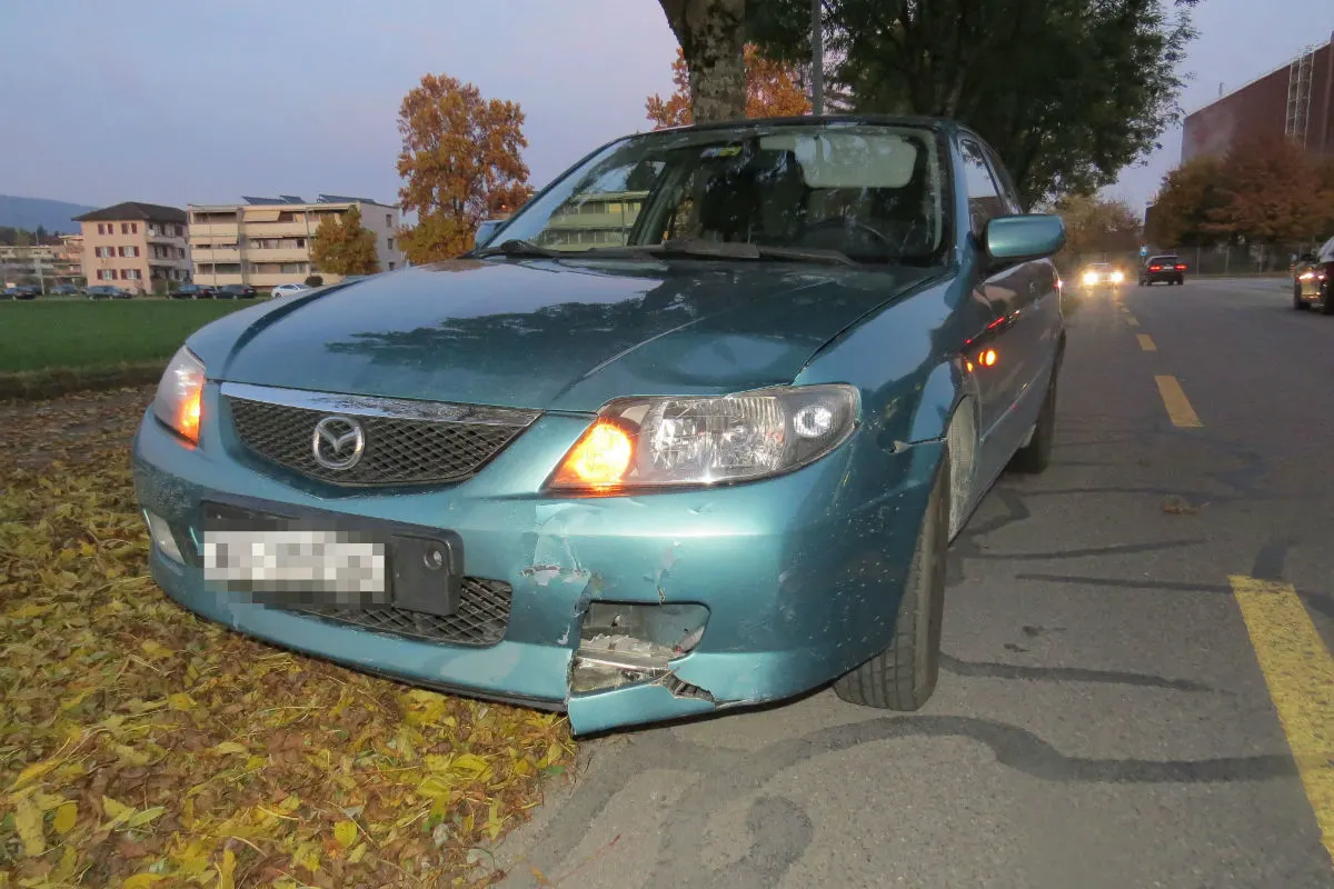 Buchs AG - Auto prallt in Fahrradfahrerin 